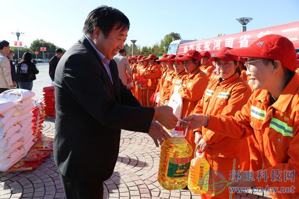 喜迎環(huán)衛(wèi)工人節(jié)　河南省住建廳領導親切看望慰問環(huán)衛(wèi)工人