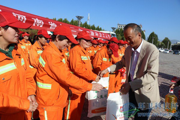 喜迎環(huán)衛(wèi)工人節(jié)　河南省住建廳領導親切看望慰問環(huán)衛(wèi)工人