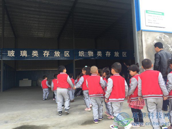 南京六合區(qū)竹鎮(zhèn)實(shí)現(xiàn)農(nóng)村垃圾分類全覆蓋